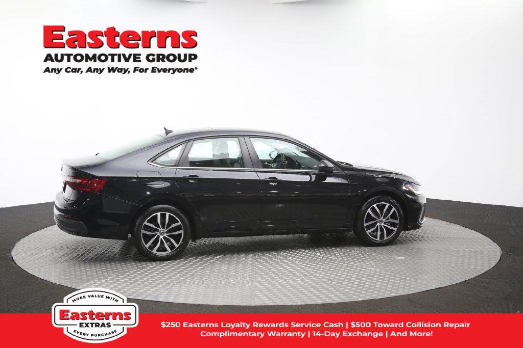 Used 2025 Volkswagen Jetta SE FWD image 44