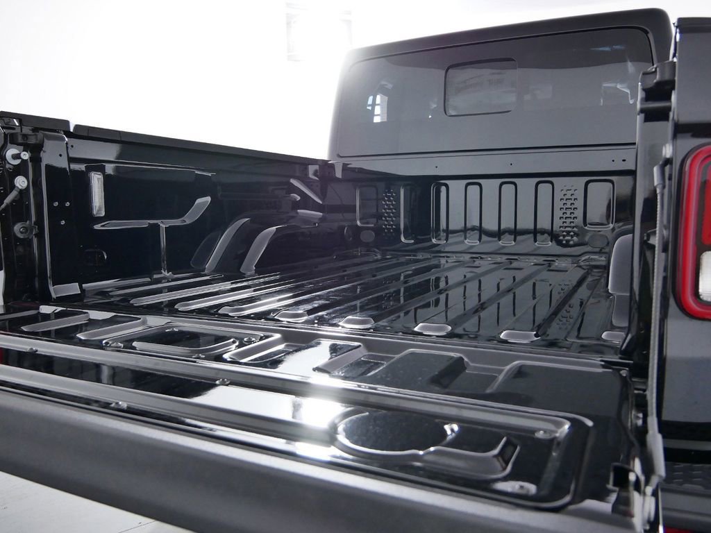 Certified 2024 Jeep Gladiator Sport w/ Premium Package image 22