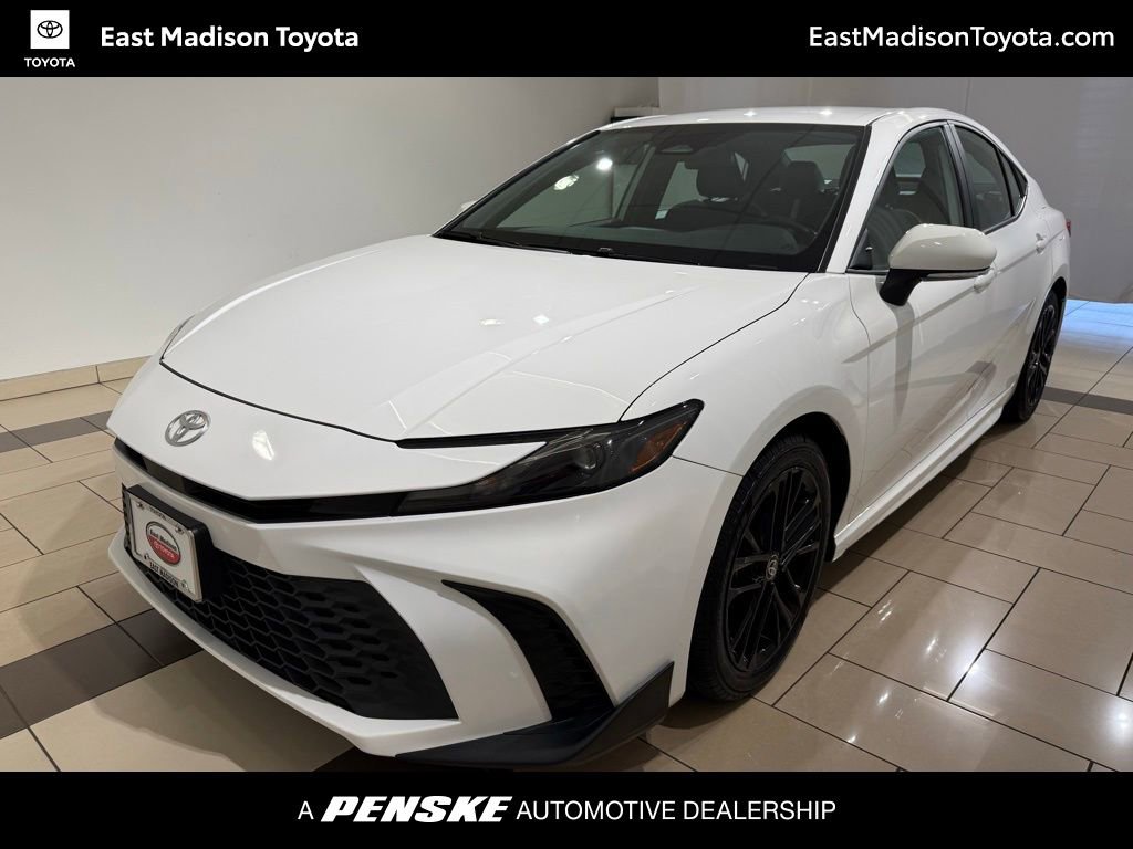 Certified 2025 Toyota Camry SE FWD image 1