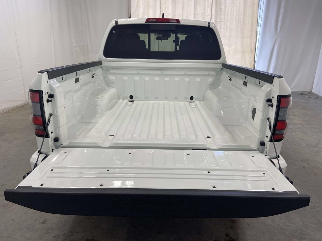 New 2026 Nissan Frontier 4x4 Crew Cab image 6