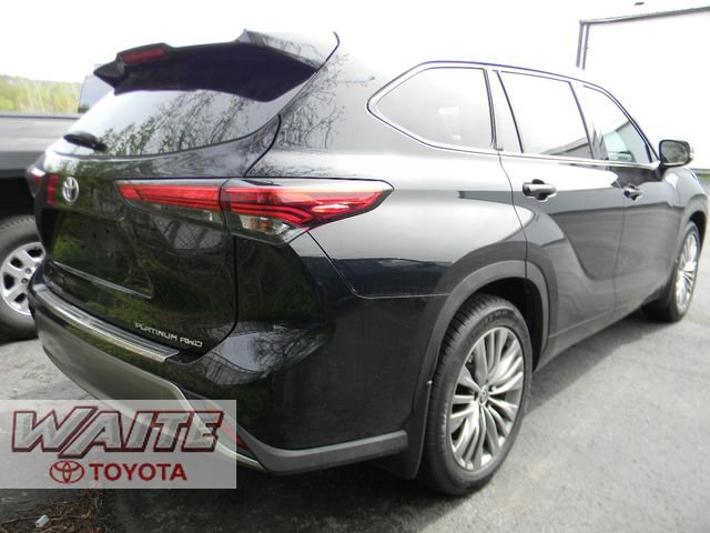 Used 2022 Toyota Highlander Platinum AWD/4WD image 2