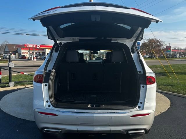 Used 2024 Buick Enclave Essence image 3