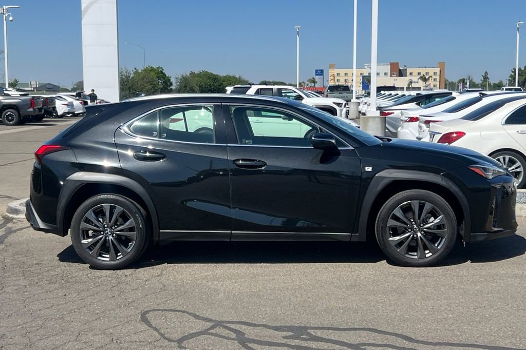 Used 2019 Lexus UX 200 F Sport w/ F Sport Premium Package FWD image 3