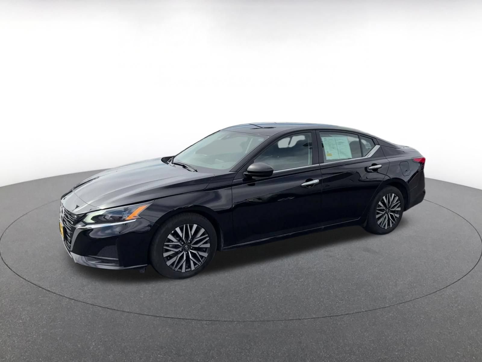 Used 2025 Nissan Altima 2.5 SV FWD image 7