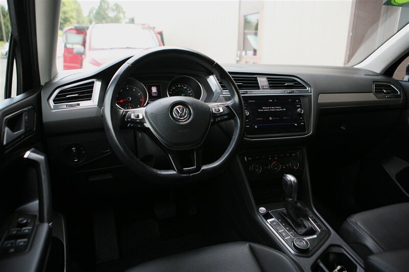 Used 2018 Volkswagen Tiguan SE AWD/4WD image 12