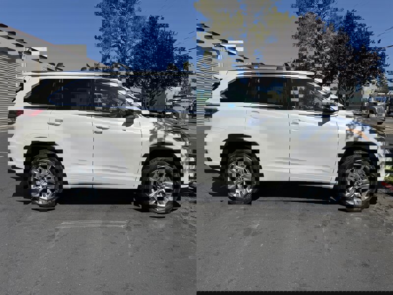 Used 2016 Toyota Highlander Limited image 14