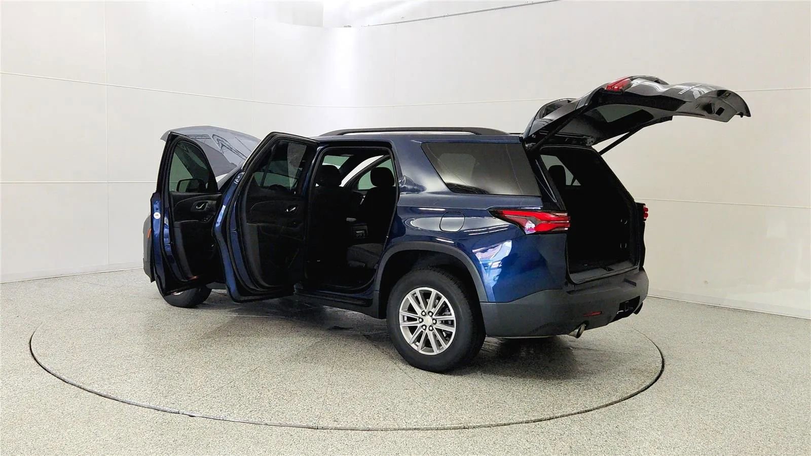 Used 2022 Chevrolet Traverse LT image 11