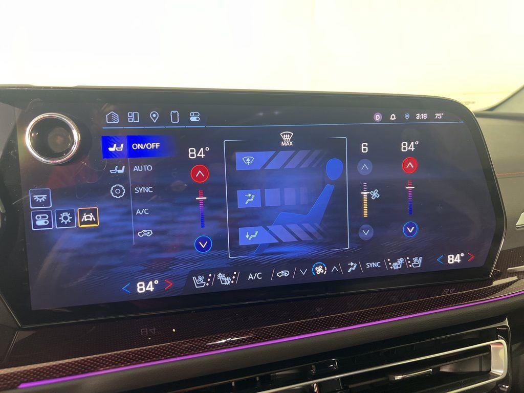 Used 2024 Chevrolet Traverse RS FWD image 22