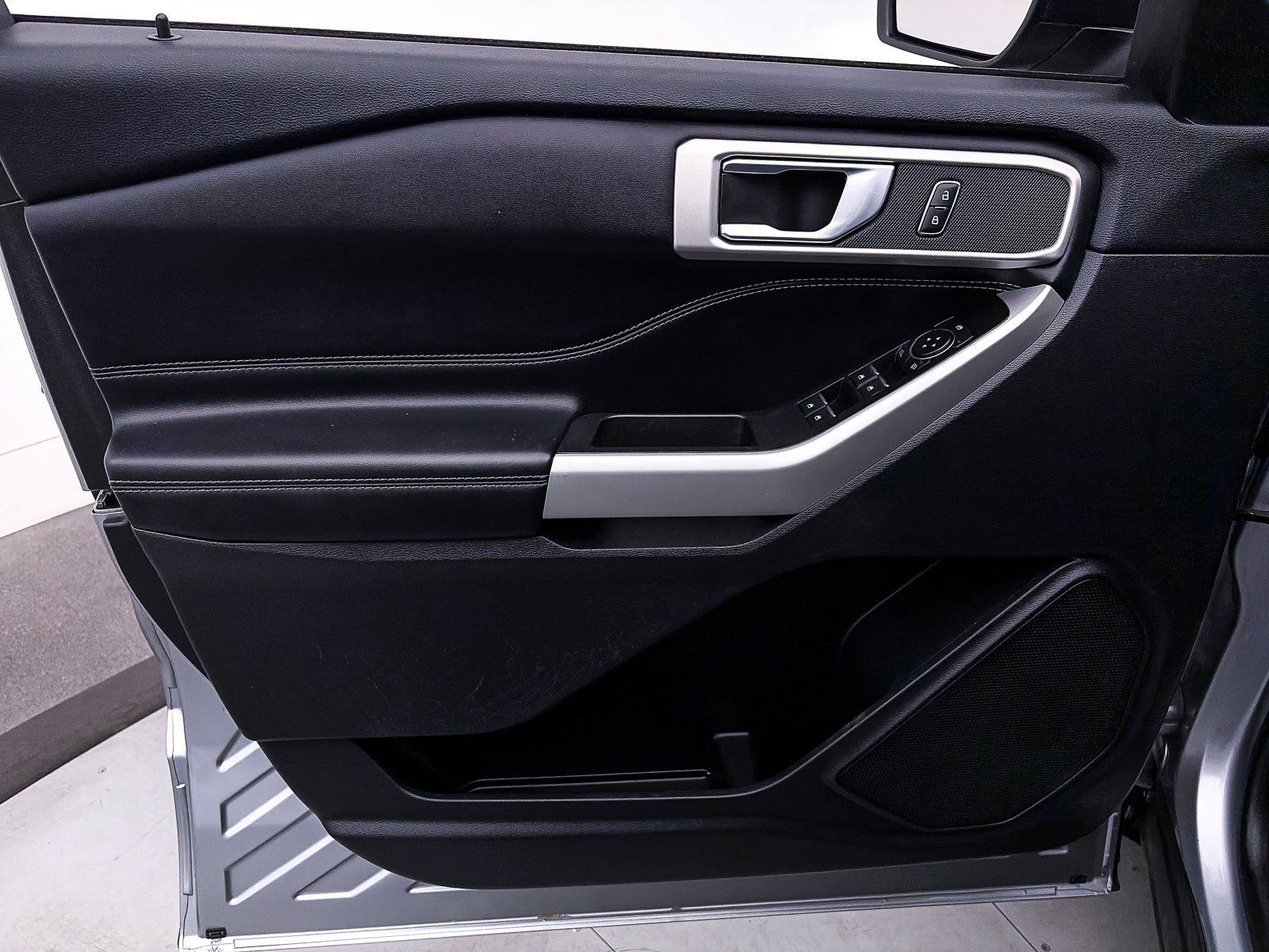 Used 2022 Ford Explorer XLT w/ Equipment Group 202A image 15