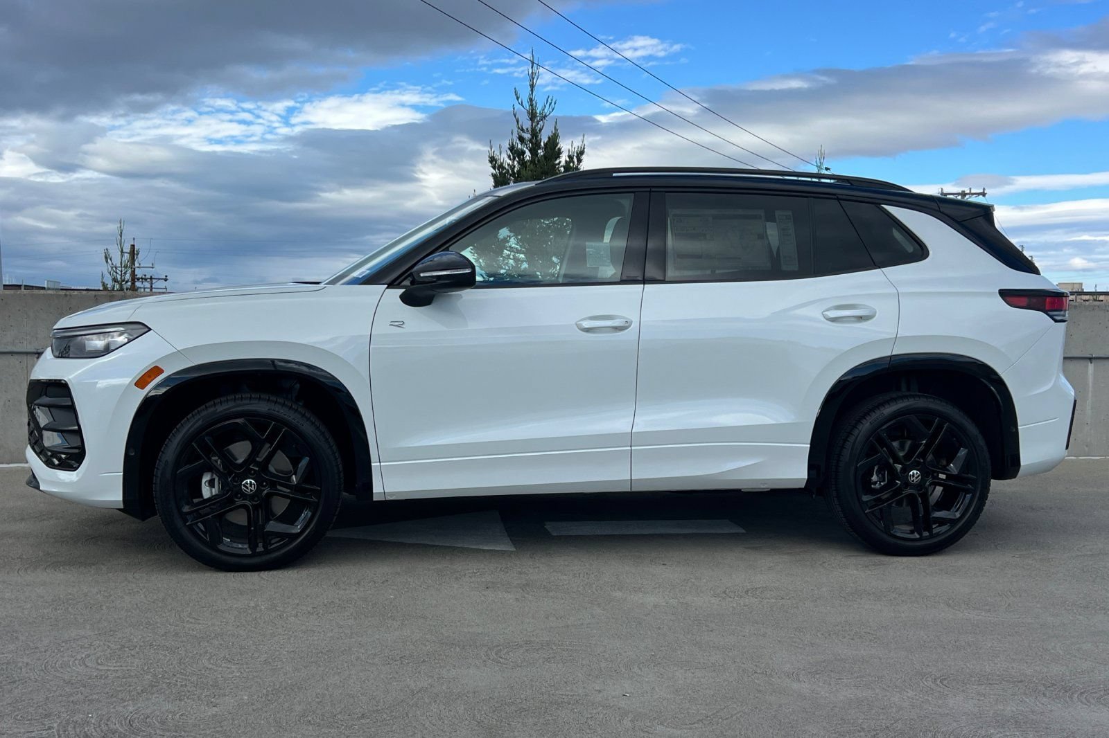 New 2026 Volkswagen Tiguan SE R-Line AWD/4WD image 7