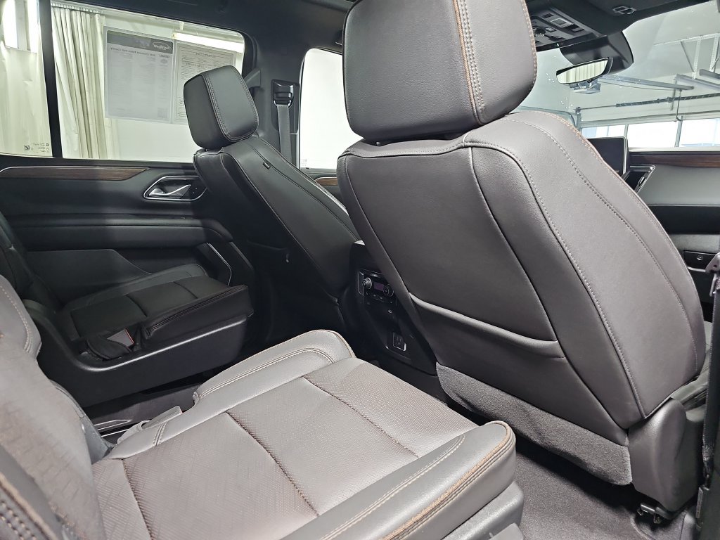 Used 2023 Chevrolet Tahoe High Country AWD/4WD image 14