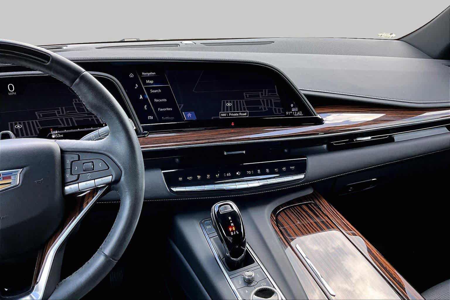 Used 2024 Cadillac Escalade Premium Luxury RWD image 6