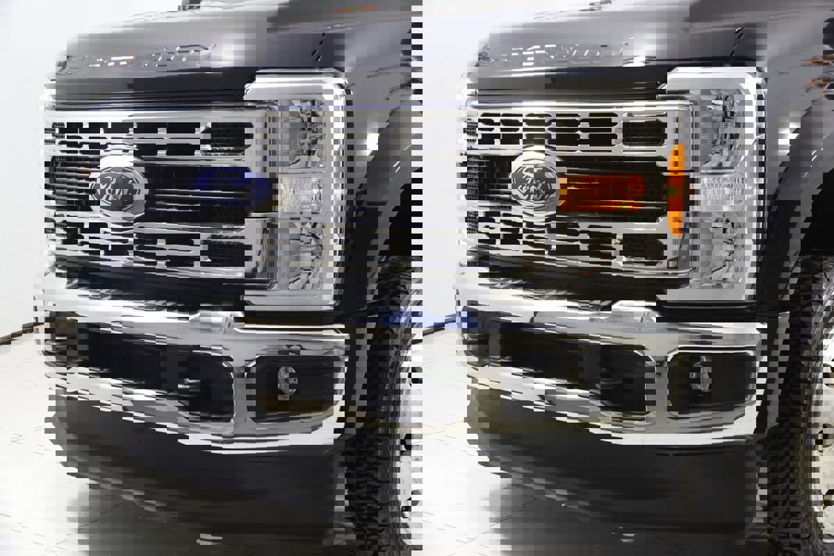 Used 2023 Ford F450 XLT w/ FX4 Off-Road Package image 48