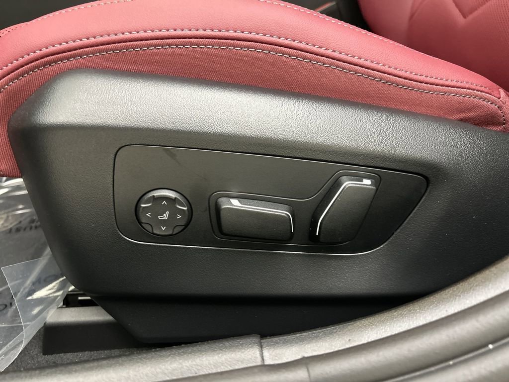 New 2025 BMW i5 xDrive40 w/ Premium Package image 13