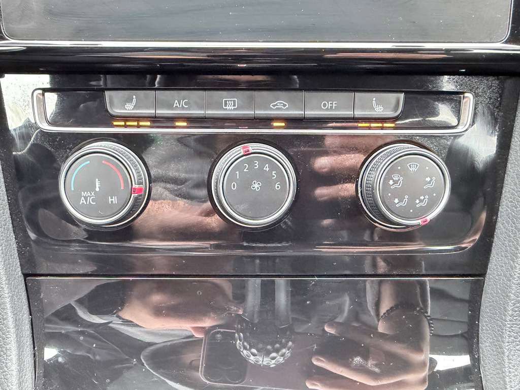 Used 2021 Volkswagen GTI SE FWD image 39