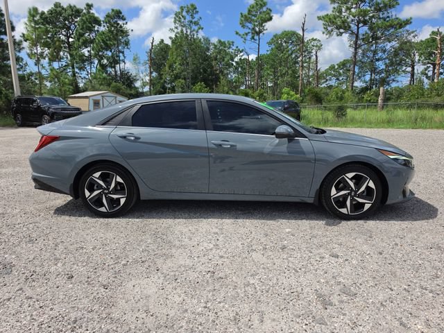 Used 2022 Hyundai Elantra Limited FWD image 3