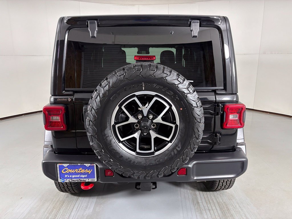 Used 2025 Jeep Wrangler Unlimited Rubicon AWD/4WD image 7