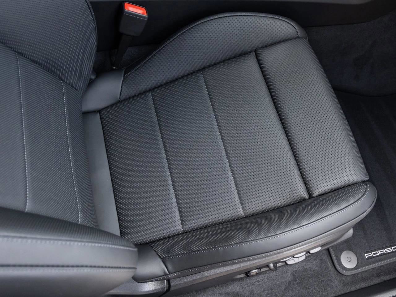 Used 2025 Porsche Macan 4S Electric image 90