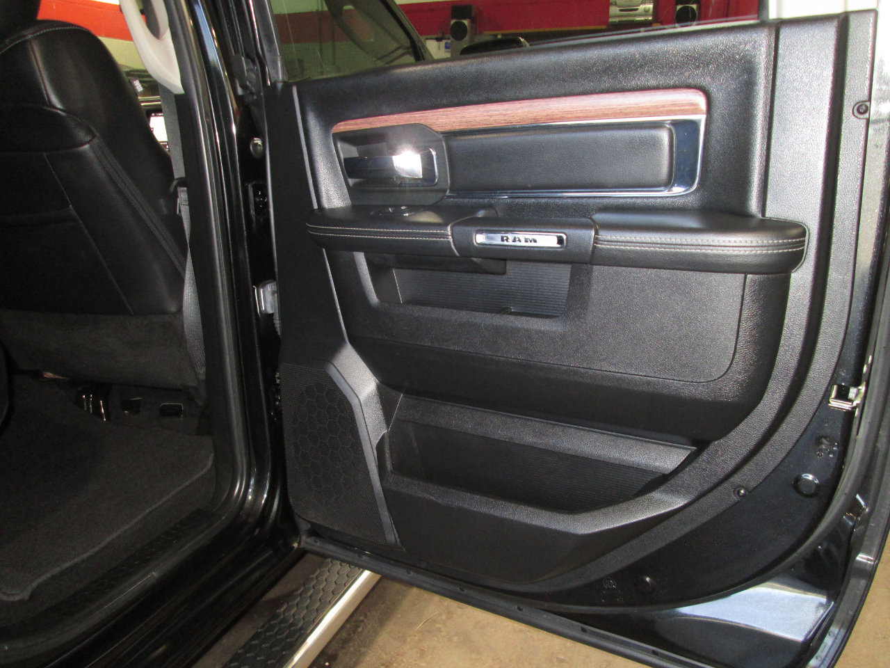 Used 2018 RAM 1500 Laramie w/ Convenience Group image 34