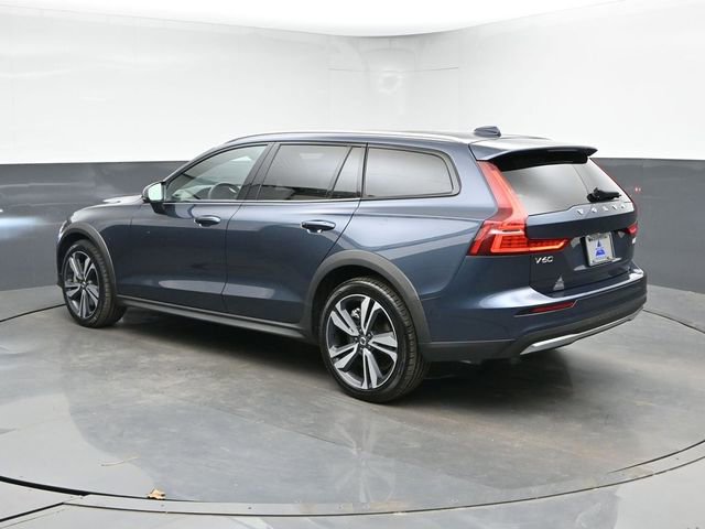 Used 2025 Volvo V60 B5 Cross Country Plus AWD/4WD image 7