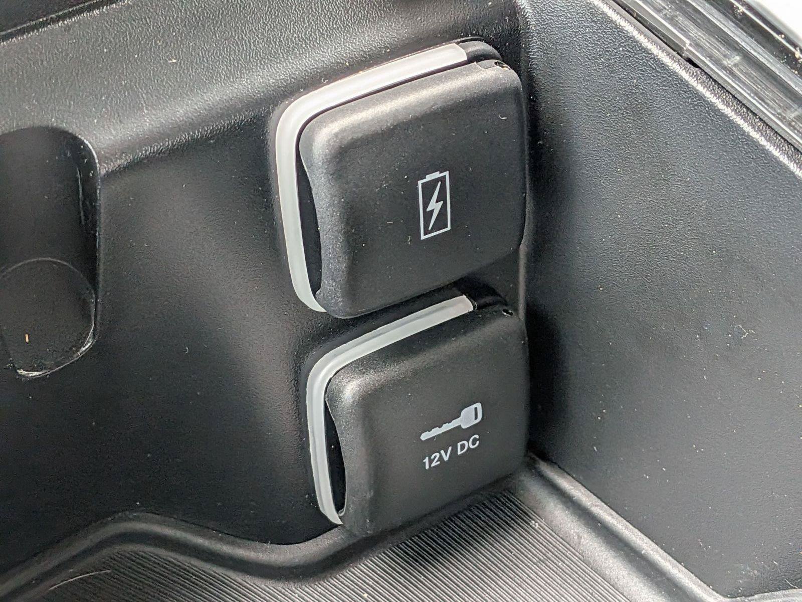 Used 2022 Chrysler Pacifica Limited AWD/4WD image 11