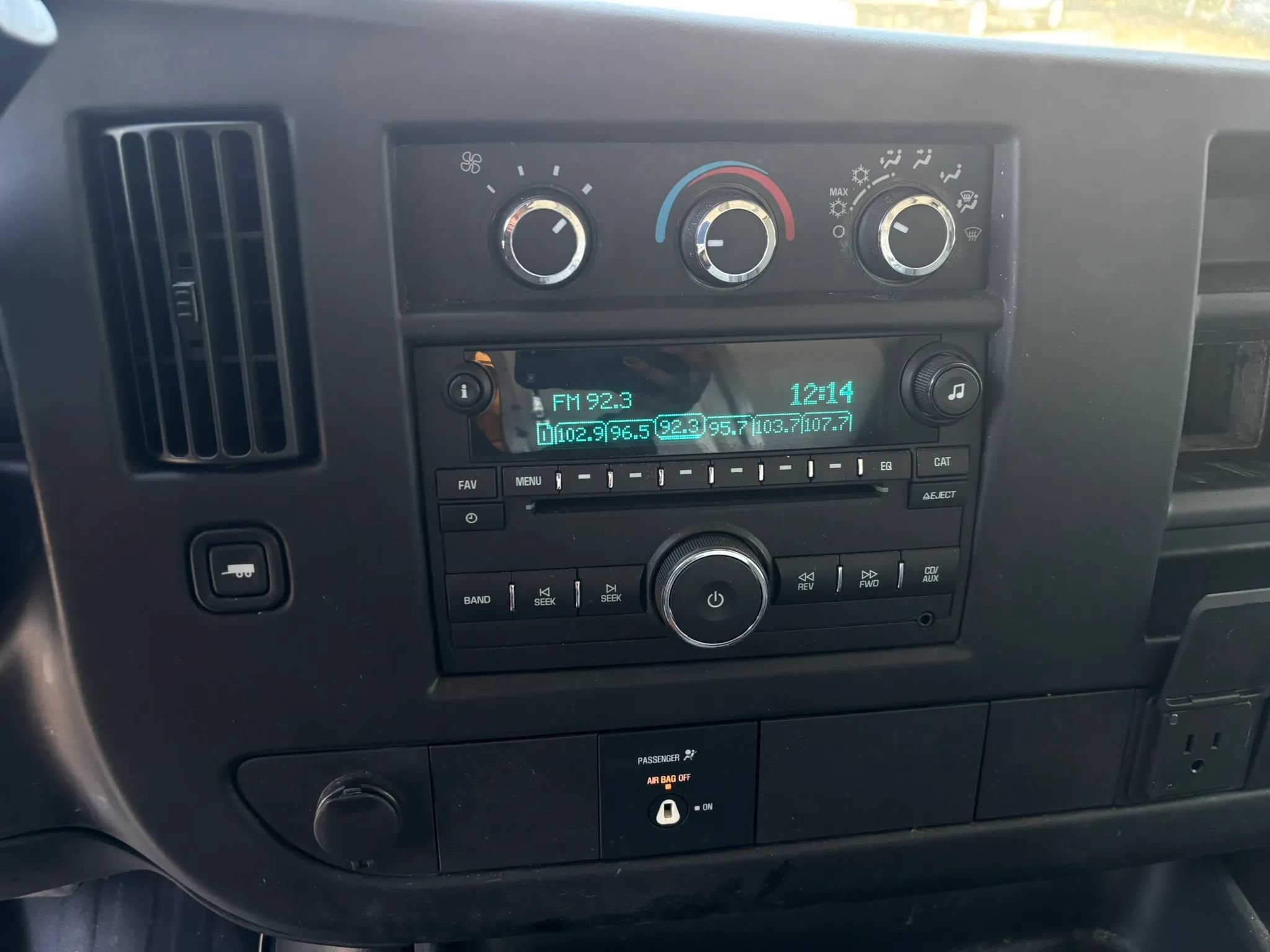 Used 2016 Chevrolet Express 3500 RWD image 15