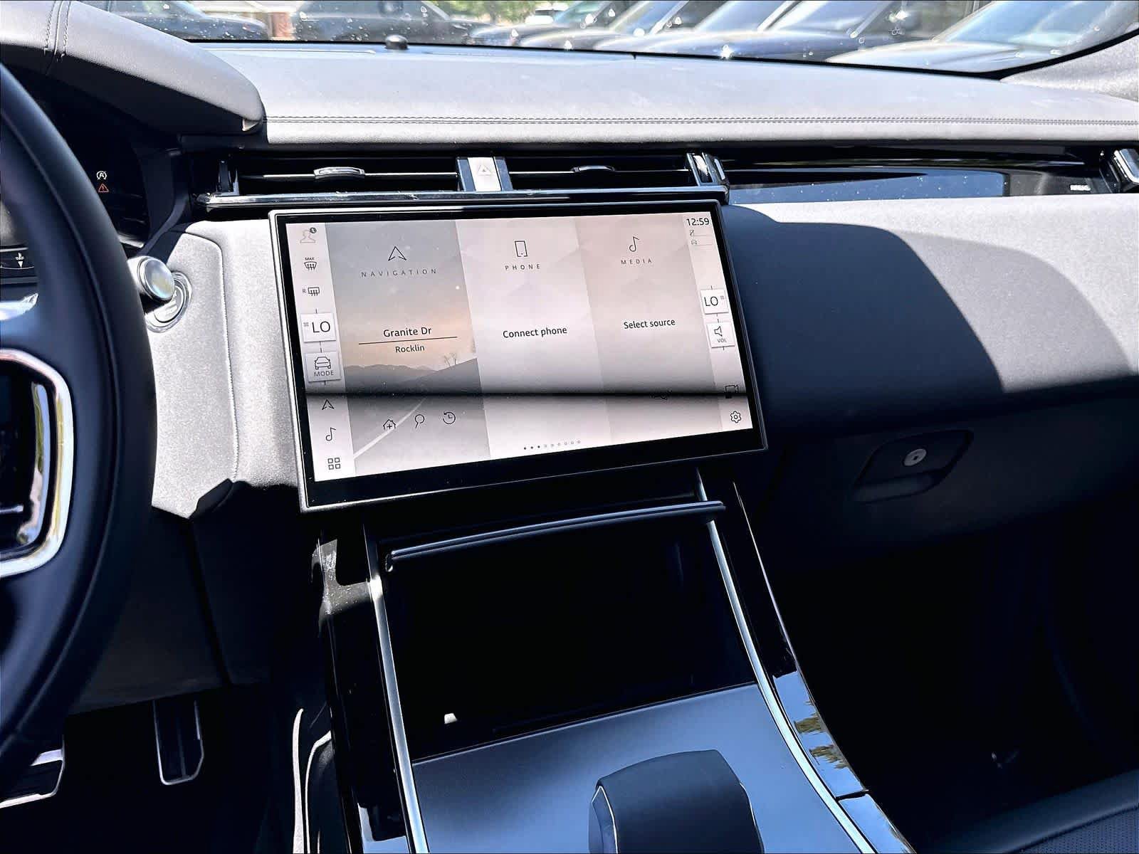 New 2026 Land Rover Range Rover Velar Dynamic SE AWD/4WD image 9
