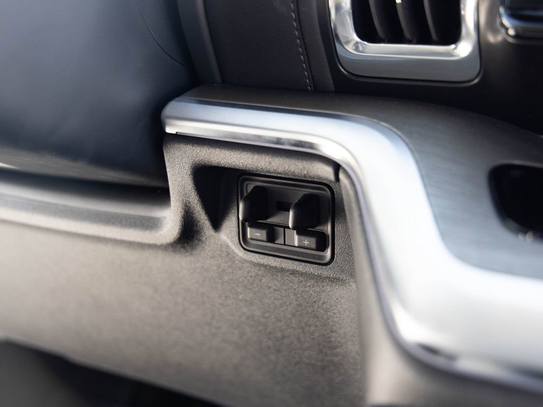 Used 2025 Ford Expedition Platinum w/ Driver's Package image 40