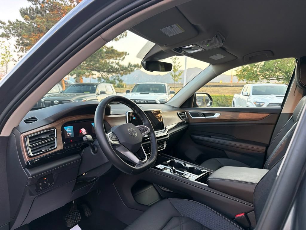 Used 2025 Volkswagen Atlas SE AWD/4WD image 27