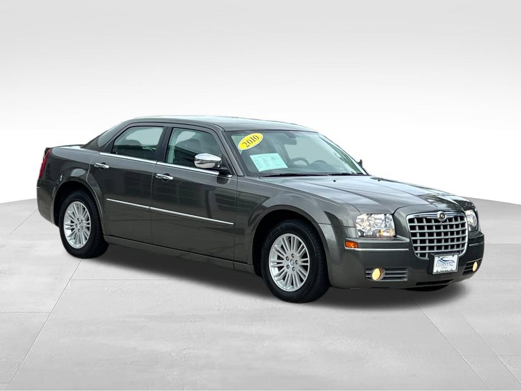 Used 2010 Chrysler 300 Touring RWD image 3