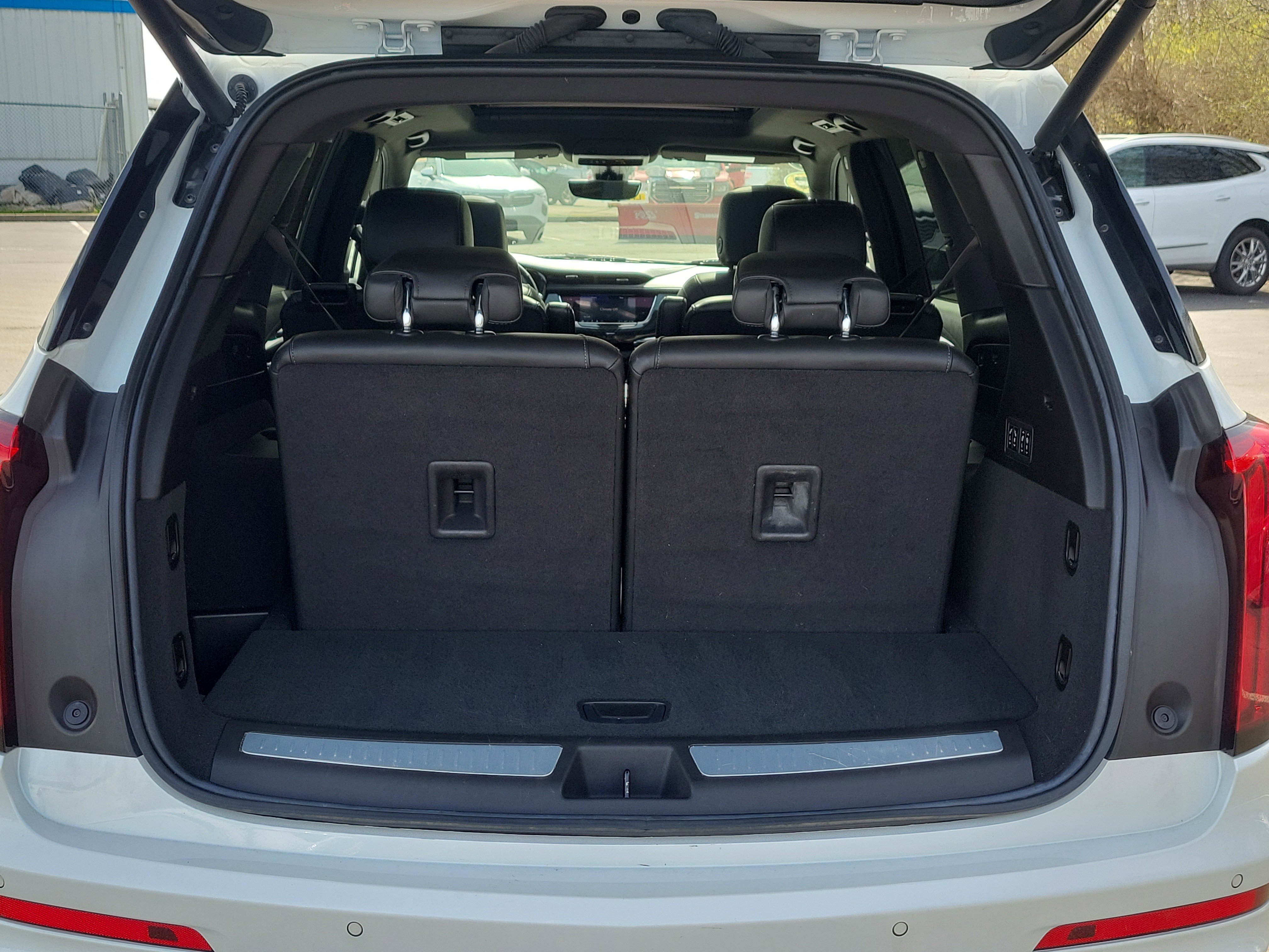 Used 2023 Cadillac XT6 Premium Luxury w/ Technology Package image 9