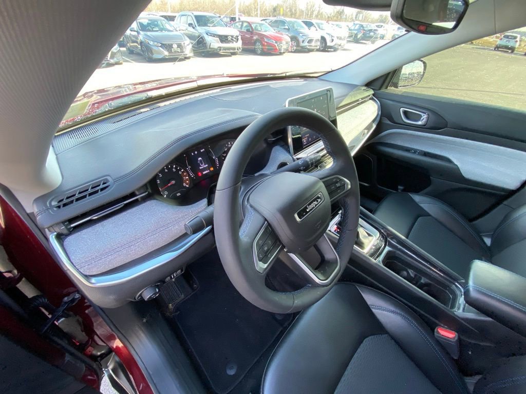 Used 2022 Jeep Compass Latitude FWD image 9