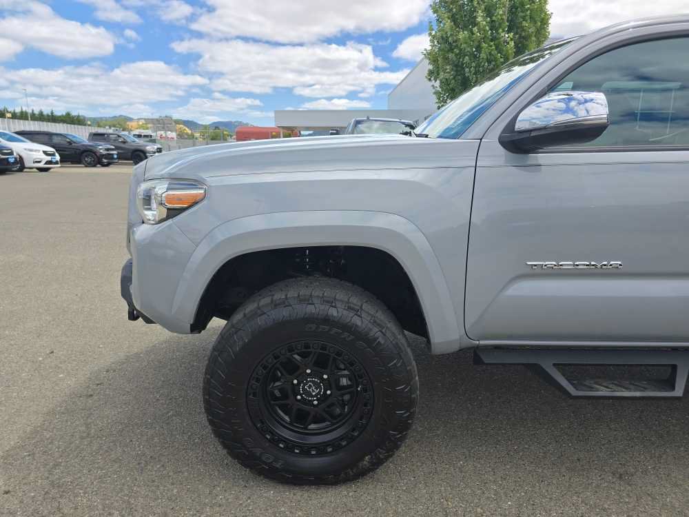 Used 2019 Toyota Tacoma Limited AWD/4WD image 18