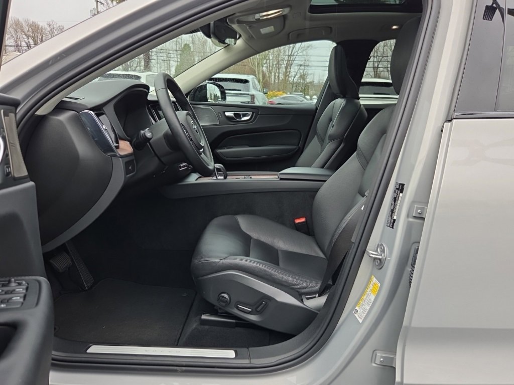 Certified 2023 Volvo XC60 B5 Plus w/ Climate Package image 4
