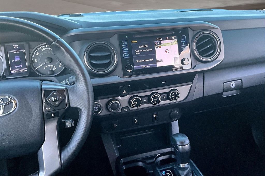 Used 2017 Toyota Tacoma TRD Off-Road w/ Tow Package (A/T) image 10