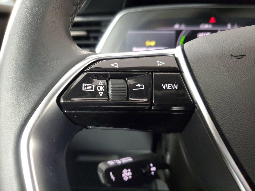 Used 2023 Audi e-tron Premium Plus w/ Premium Plus Package image 25