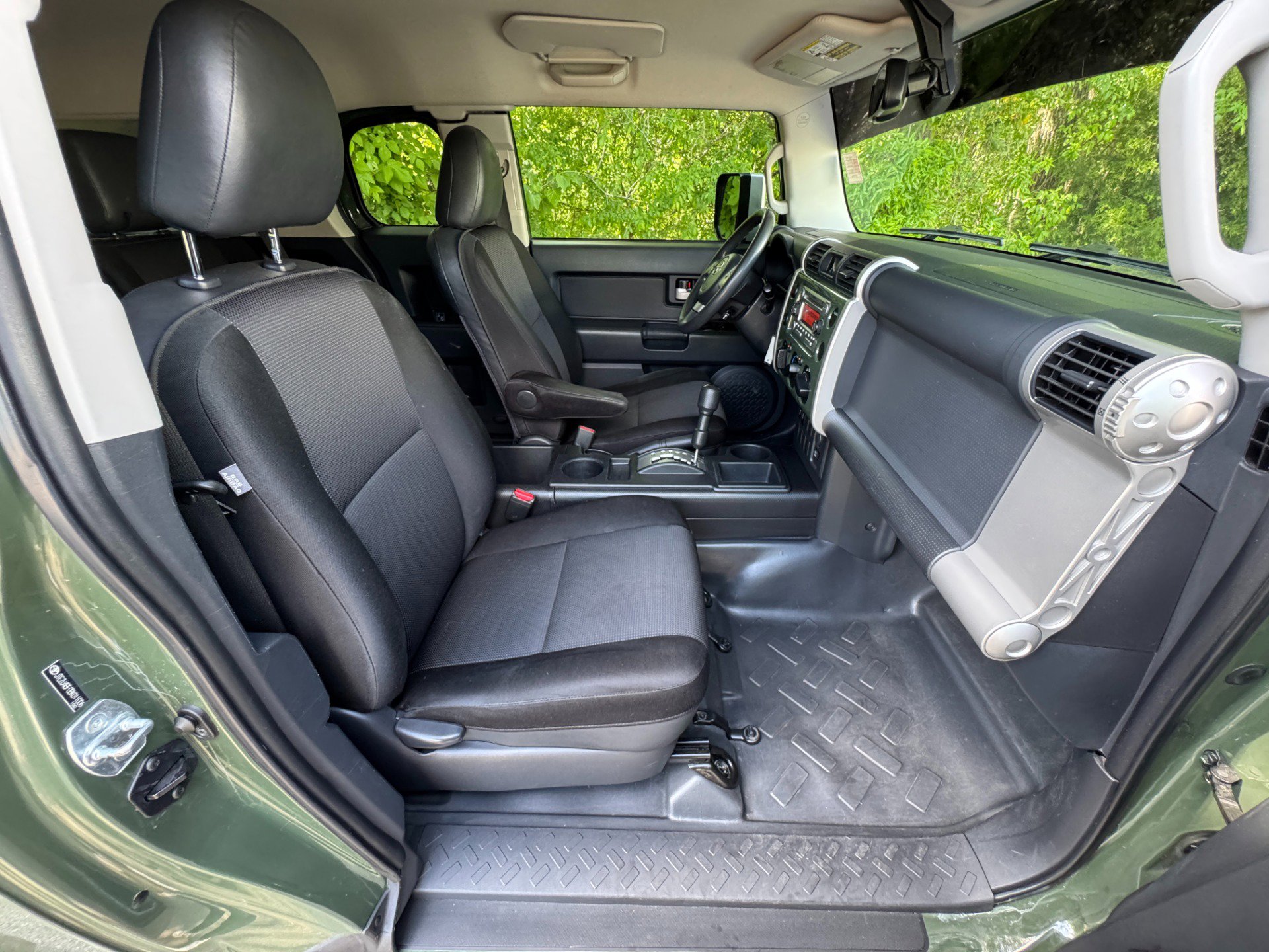 Used 2011 Toyota FJ Cruiser 2WD w/ Convenience Pkg image 42