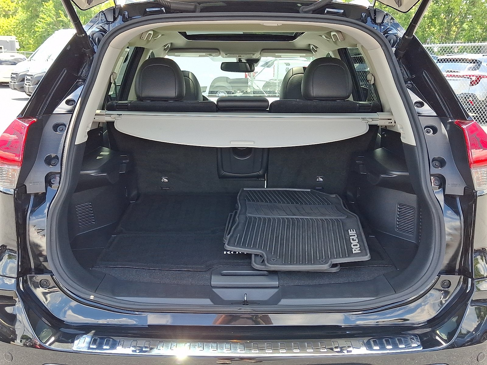 Used 2019 Nissan Rogue SL w/ Premium Package AWD/4WD image 30