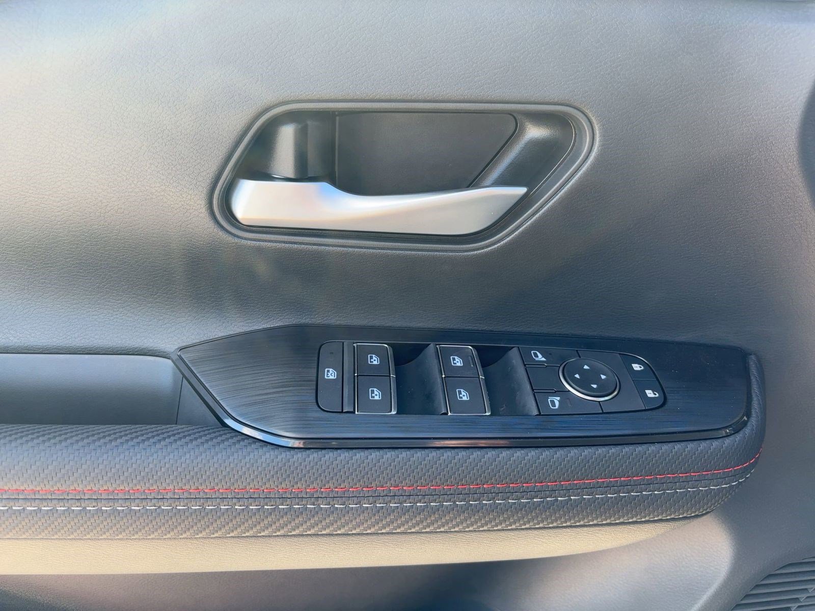 New 2026 Nissan Kicks SR w/ Cold Weather Package image 13