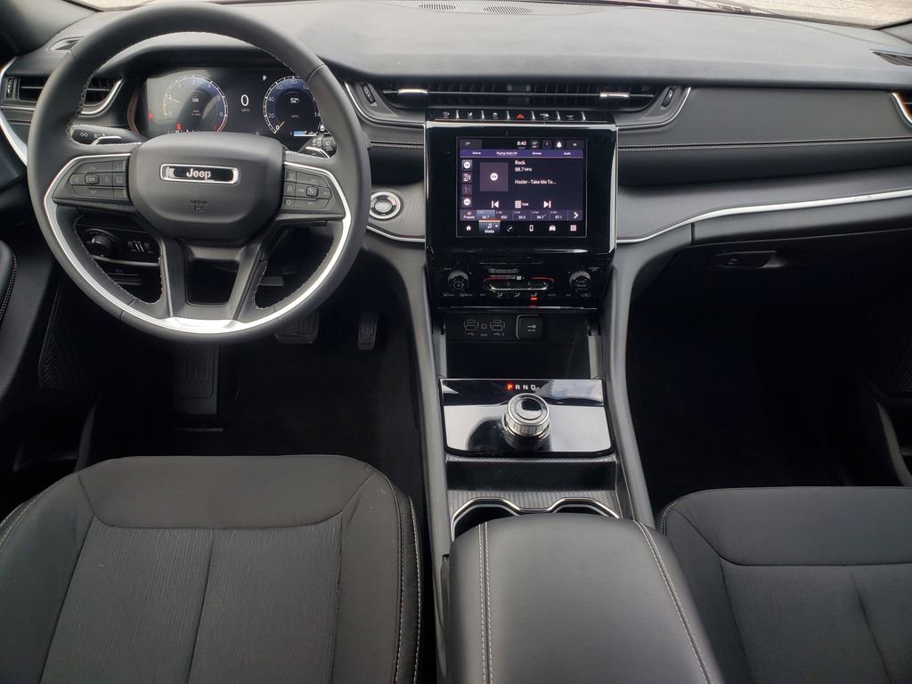 Used 2024 Jeep Grand Cherokee Laredo image 28