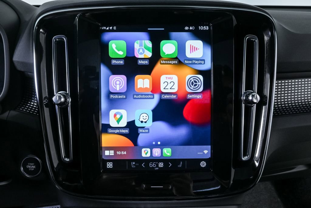 Certified 2025 Volvo XC40 B5 Plus image 17