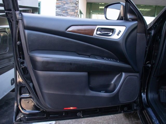 Used 2018 Nissan Pathfinder Platinum w/ Cargo Package image 9
