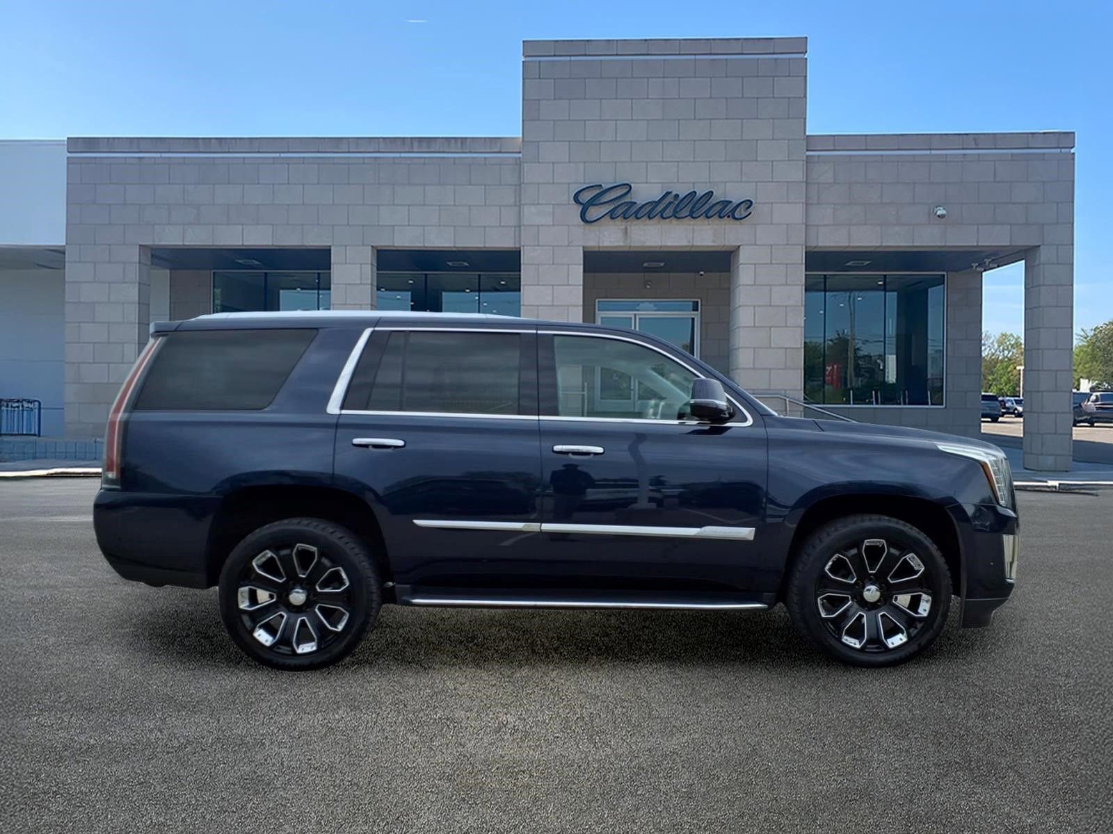 Used 2020 Cadillac Escalade Luxury AWD/4WD image 4