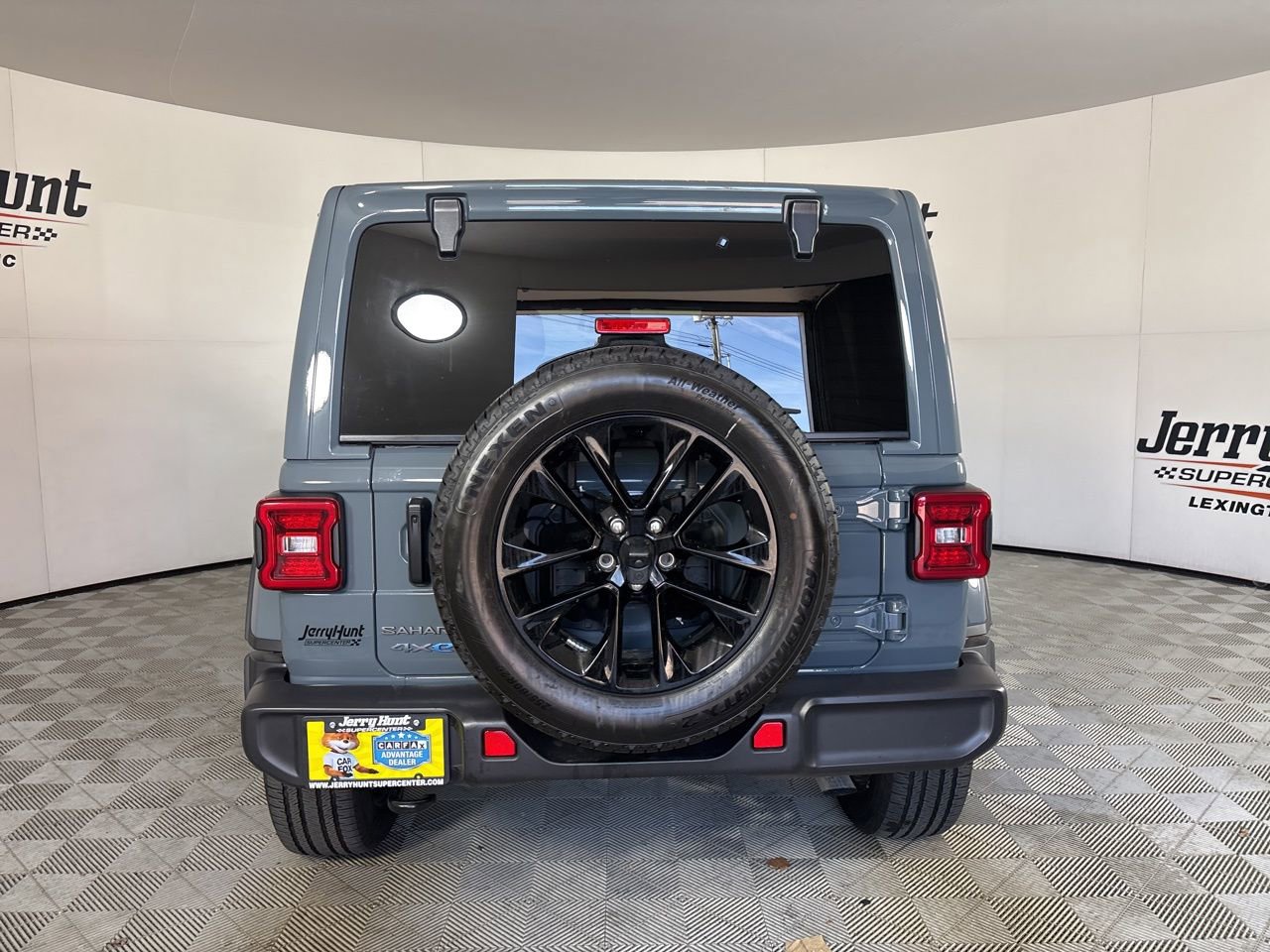 Used 2025 Jeep Wrangler Unlimited Sahara AWD/4WD image 5