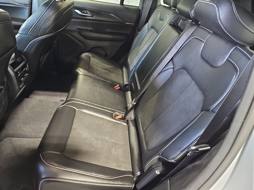 Used 2023 Jeep Grand Cherokee Altitude AWD/4WD image 13