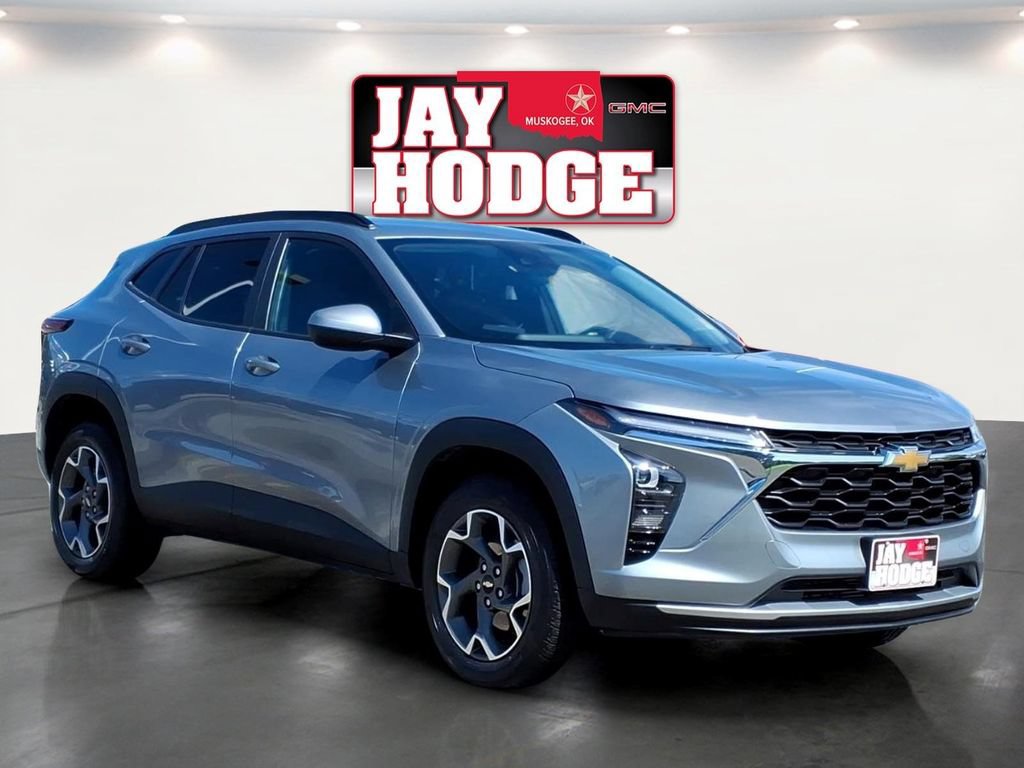 Used 2025 Chevrolet Trax LT w/ Driver Confidence Package