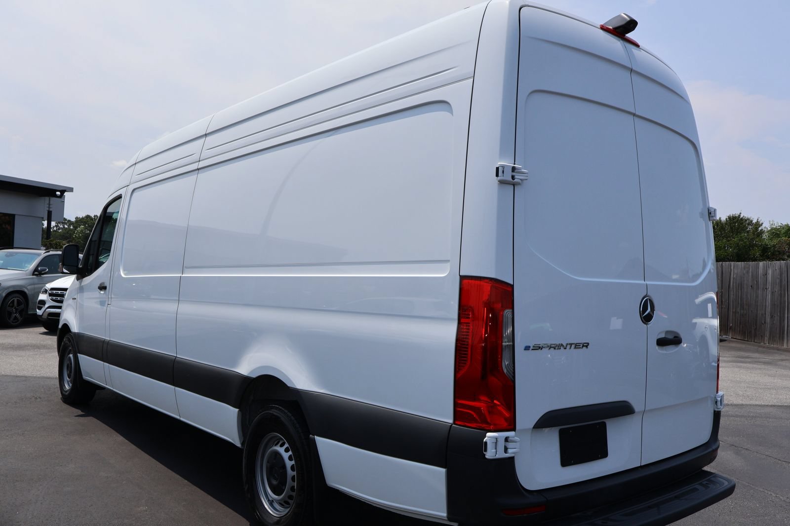 Used 2024 Mercedes-Benz eSprinter 170 Cargo image 3
