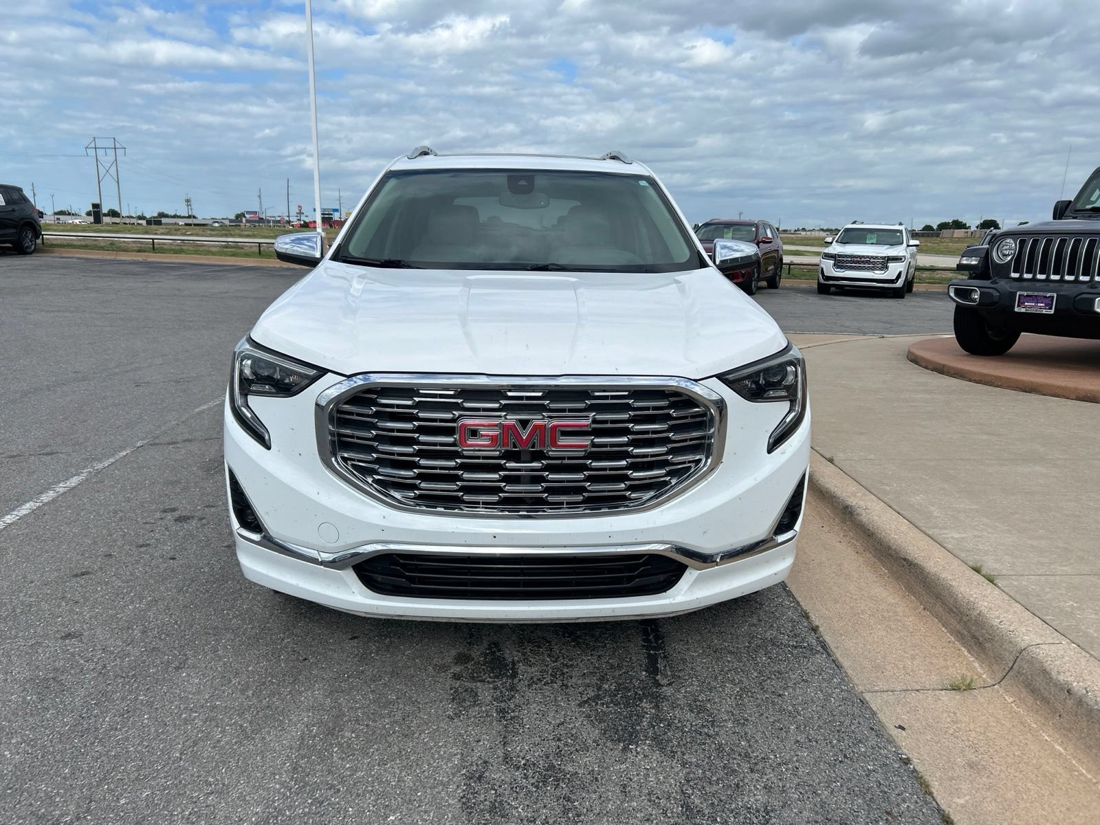 Used 2018 GMC Terrain Denali w/ Comfort Package FWD image 2