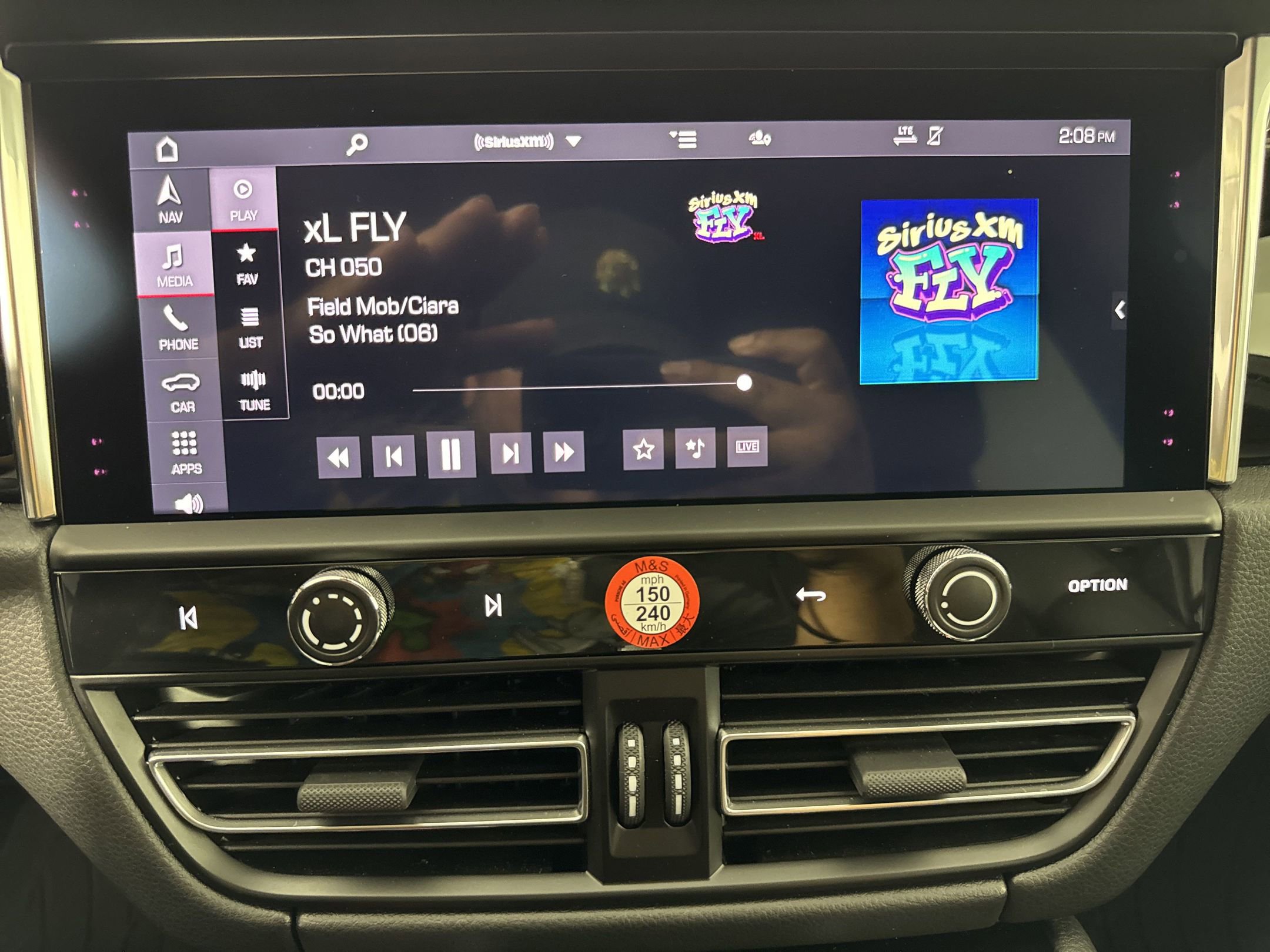 Certified 2025 Porsche Macan image 24