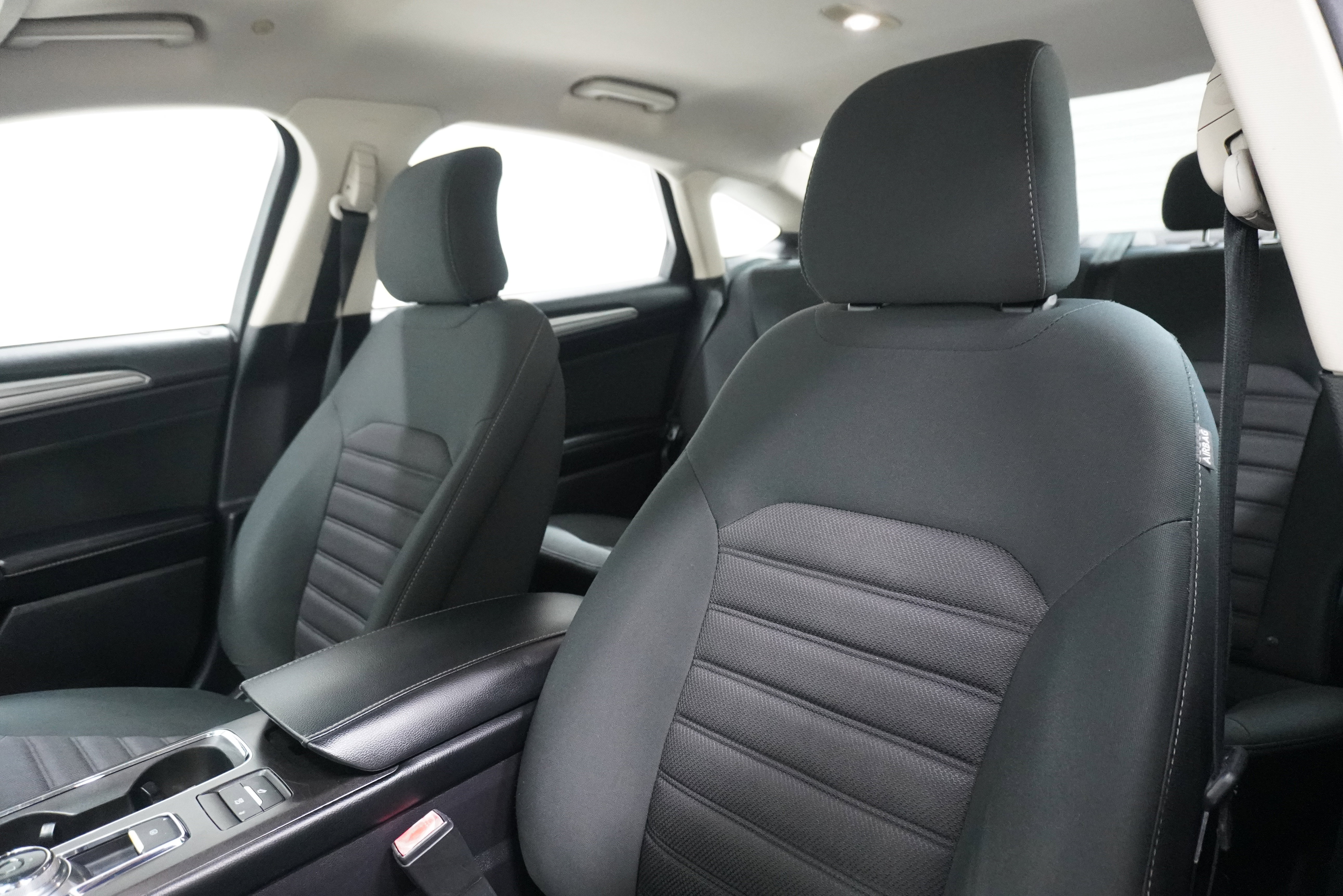 Used 2017 Ford Fusion SE FWD image 10